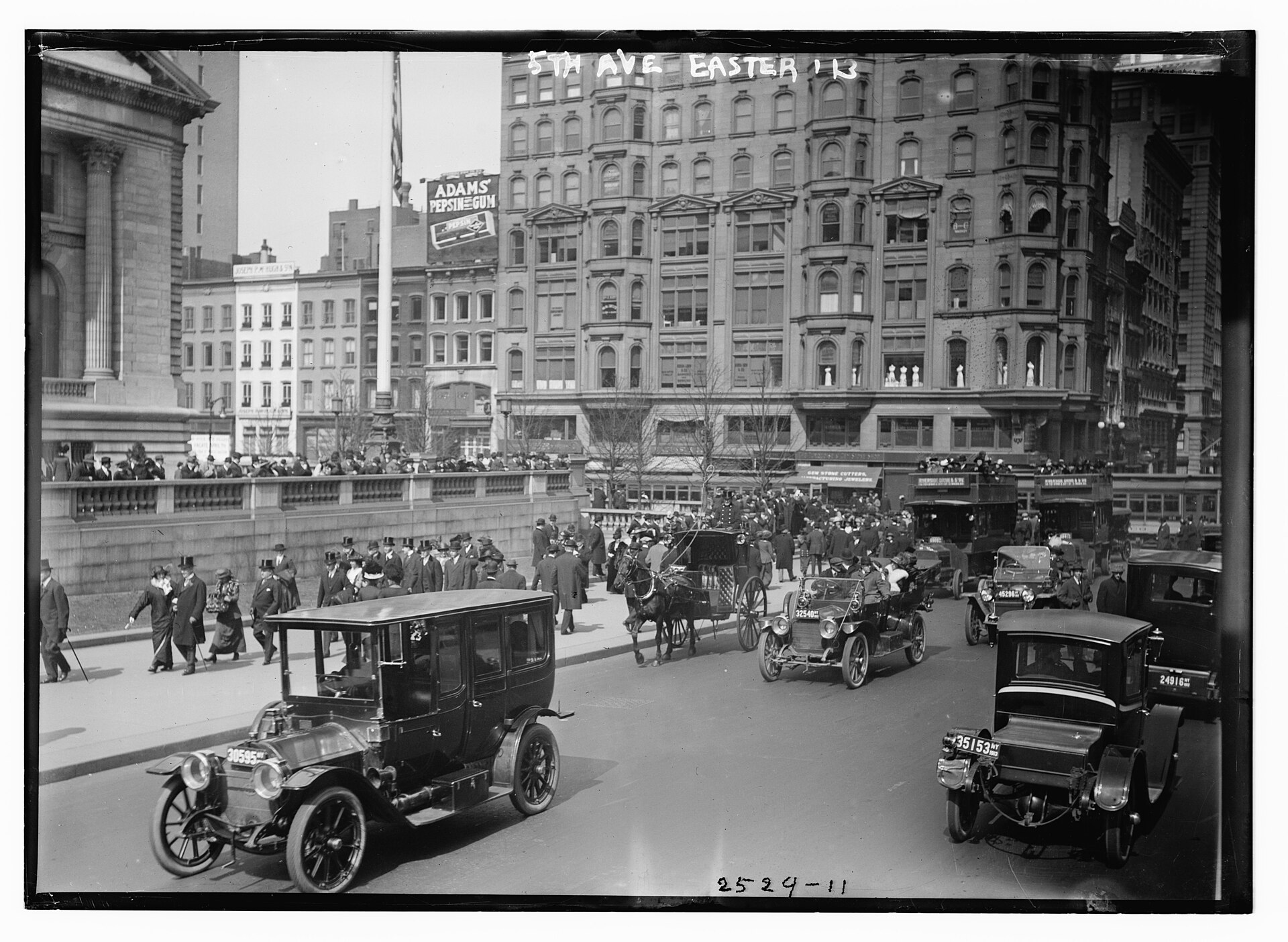Fifth Avenue, New York, Pasen 1913